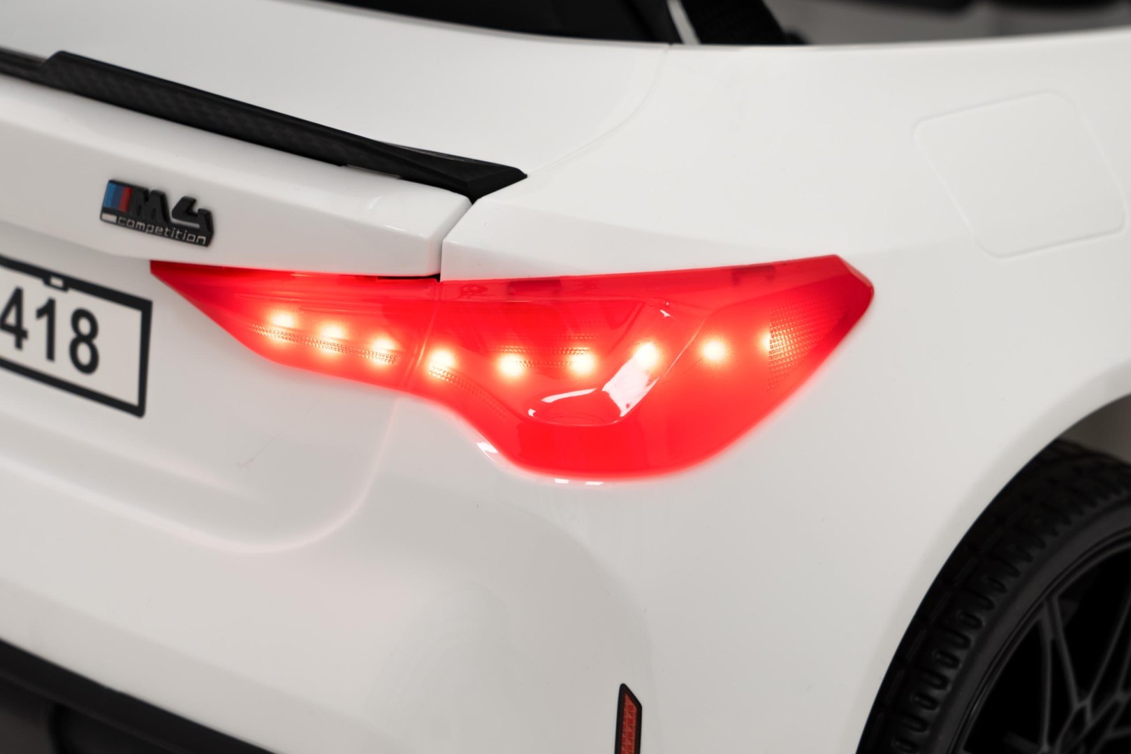 Pojazd, samochód BMW M4 Biały