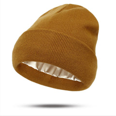 Czapka Zimowa Damska z Jedwabną Podszewką – Chroni Włosy, Nie Elektryzuje i Nie Niszczy Fryzury – Karmelowa